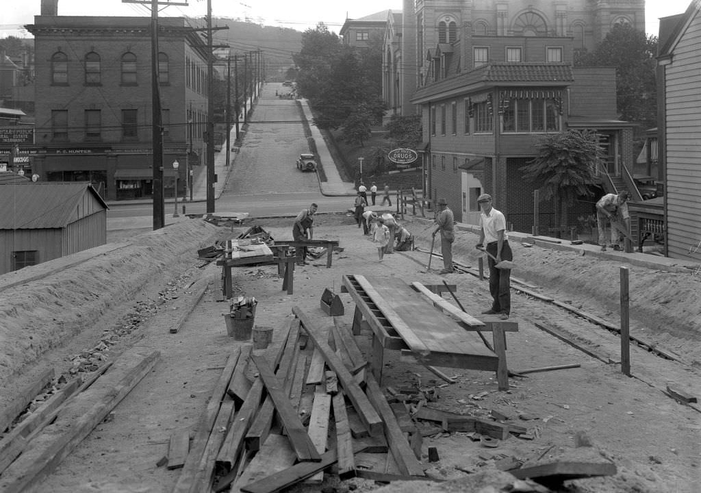 #160 Elizabeth Bridge, Progress looking east from span to 2nd Avenue, 1931.