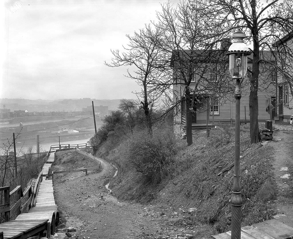 #42 William Street landslide damage, Pittsburgh, Pennsylvania, 1933.