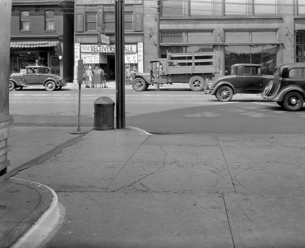 #58 Penn Avenue traffic from the entrance of an Amoco gas station, 1933