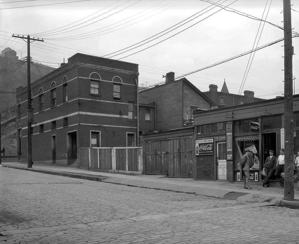 #85 Rutherglen Street looking towards Second Avenue, 1933