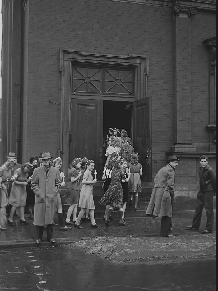 #97 Sunday morning in Pittsburgh, 1941.
