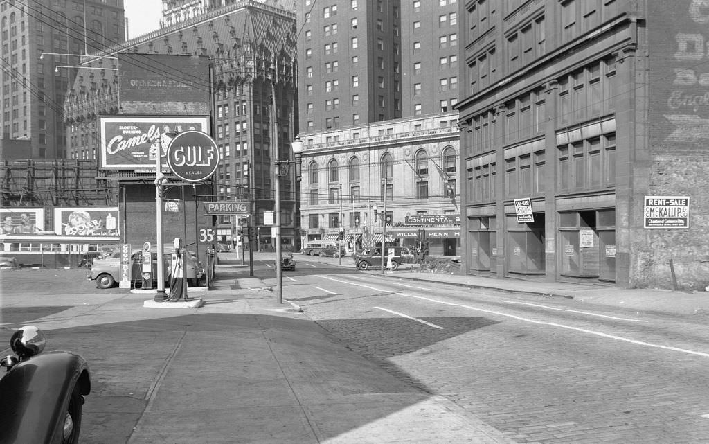 #17 Looking west along Bigelow Boulevard to Sixth Avenue, 1940