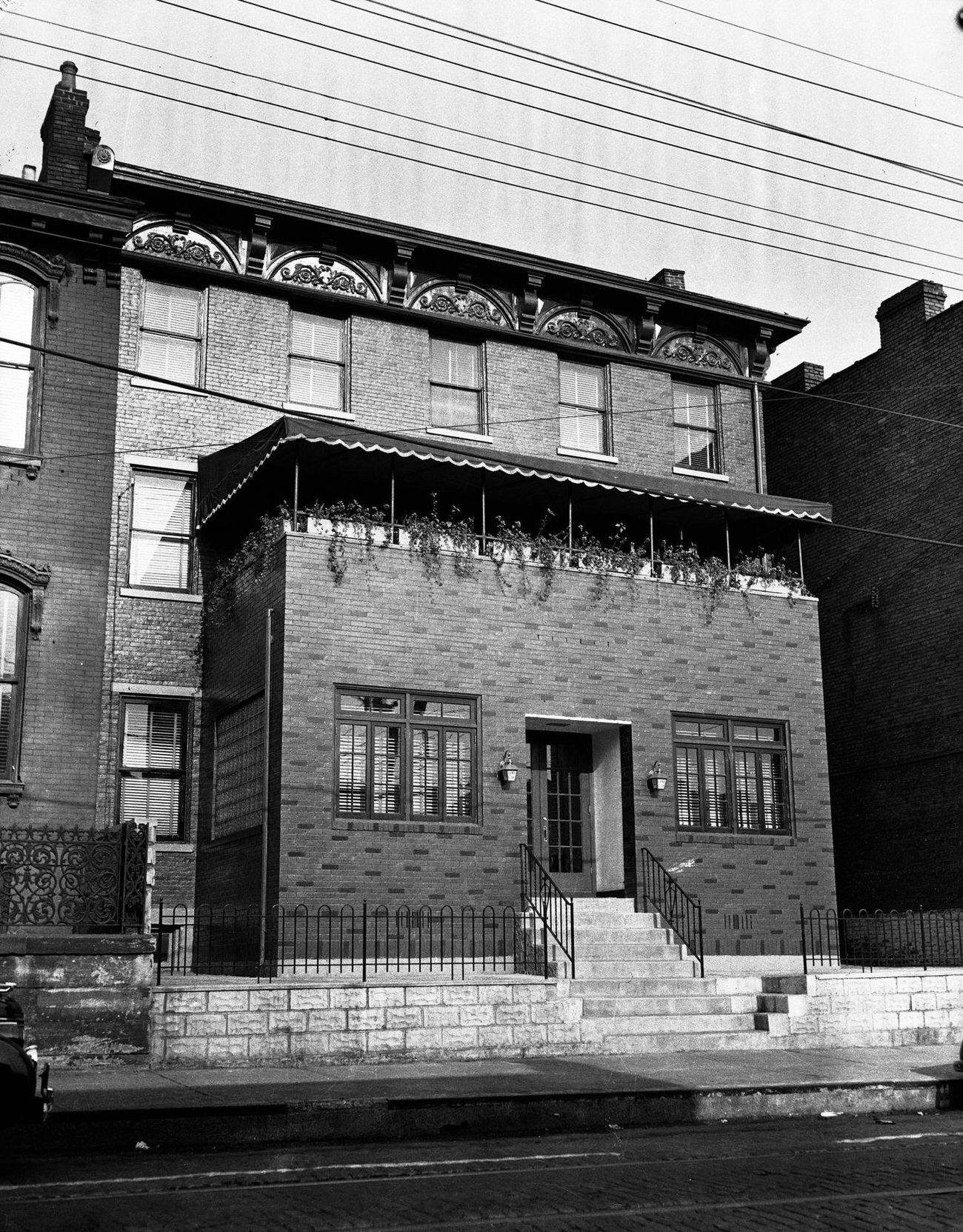 #39 Loendi Club Exterior, Hill District, 1946