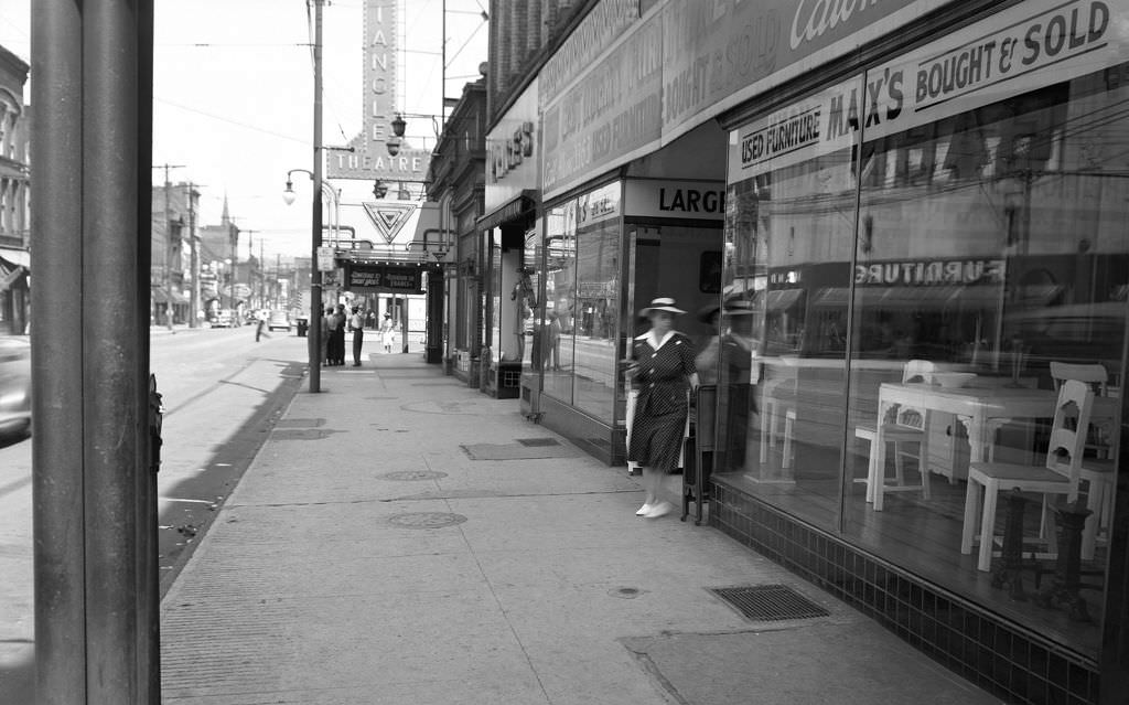 #75 Frankstown Avenue looking east near Triangle Theatre and Max’s Used Furniture, 1943