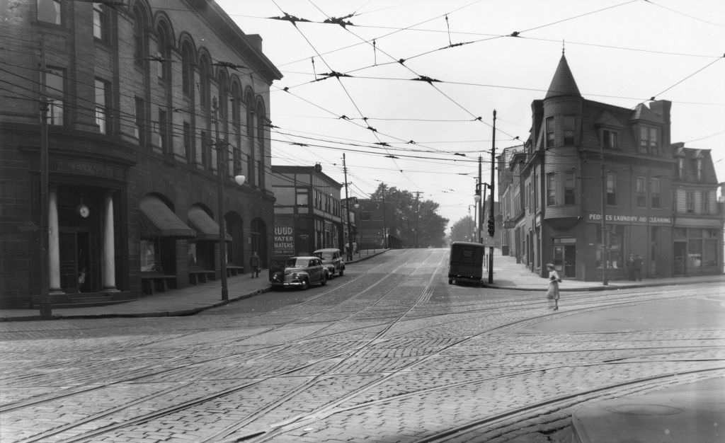 #82 People’s Laundry on Highland Avenue at Centre Avenue intersection, 1944.