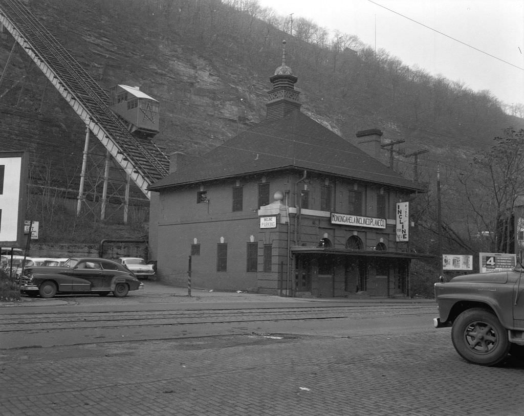 #101 Monongahela Incline, the oldest and steepest incline in the U.S., near Smithfield Street Bridge, 1961.