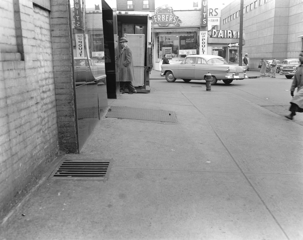 #132 North Side Market House, in front of Rheas Bakery, 1960.