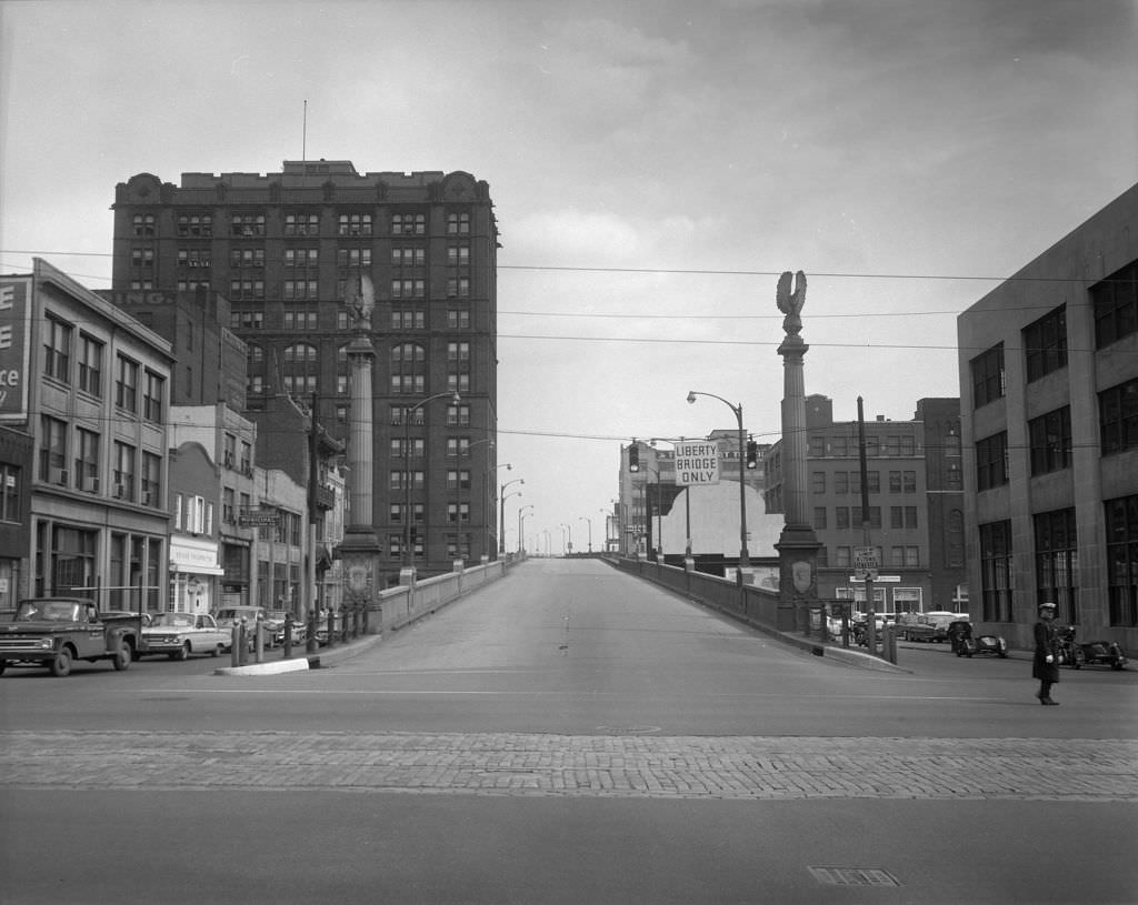 #186 Doric Columns on Boulevard of Allies, 1962