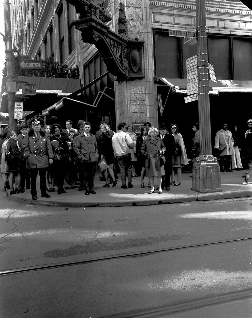 #17 Pedestrians at Fifth Avenue and Smithfield Street near flagship Kaufmann’s store, 1971