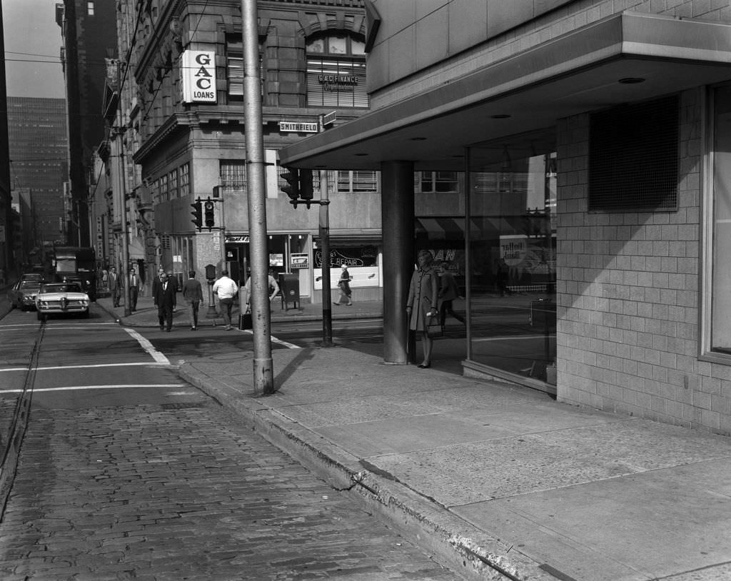 #36 Downtown Pittsburgh: Pedestrians at Fourth Ave and Smithfield St, 1970