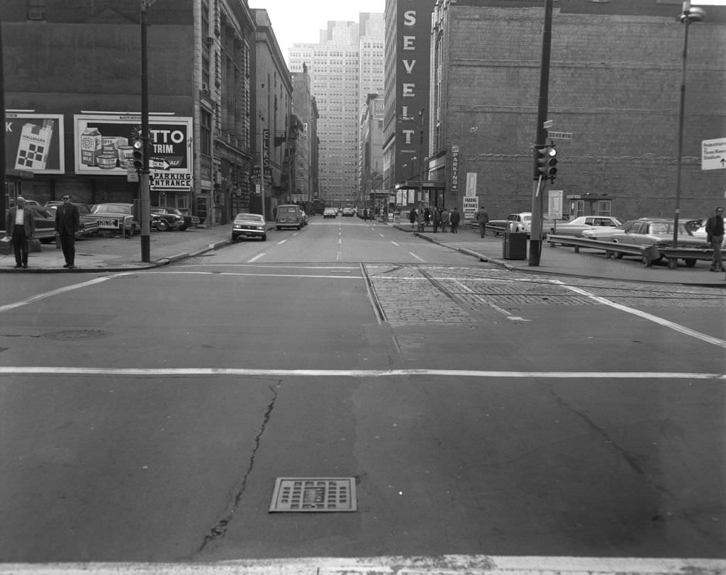 #82 Penn Avenue and 7th Street intersection, looking towards Barkers Place, 1970.