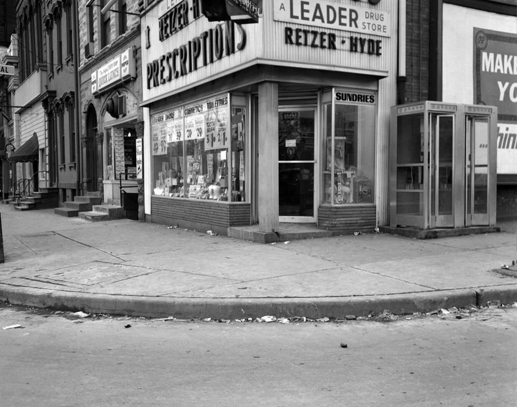 #39 Retzer-Hyde Drugs at Federal St and West North Ave, 1971