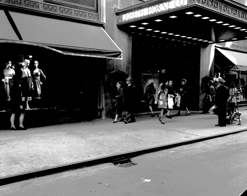 #29 Joseph Horne Company store, now Highmark Blue Cross Blue Shield building, 1970.