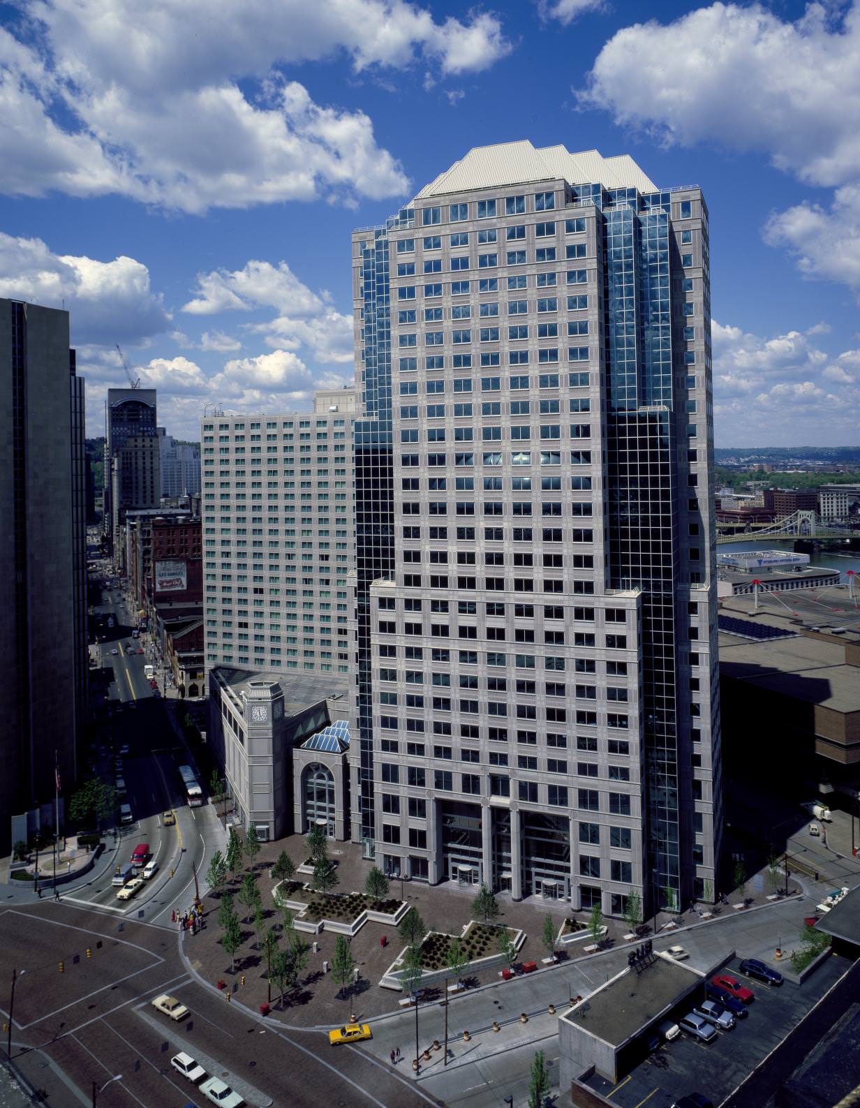#25 Office structures in Pittsburgh, Pennsylvania, 1980.