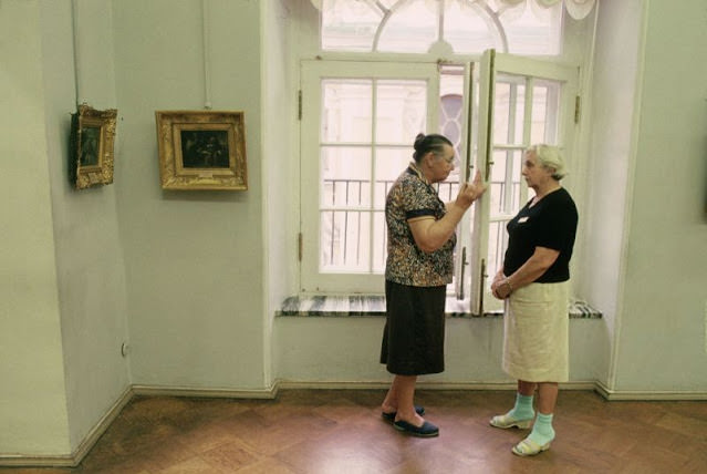 #39 Two women chatting in the hallway of a building in Lviv, Ukraine, 1991