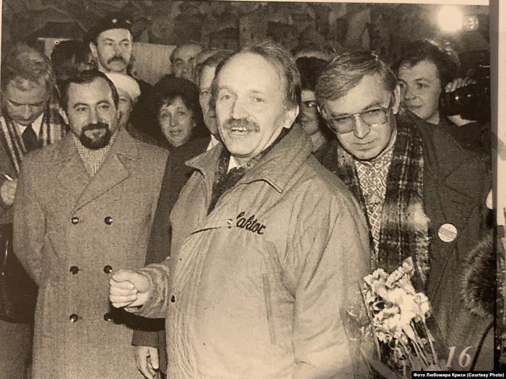#5 Vyacheslav Chornovil was surrounded by members of the press in Lviv as the nation voted.