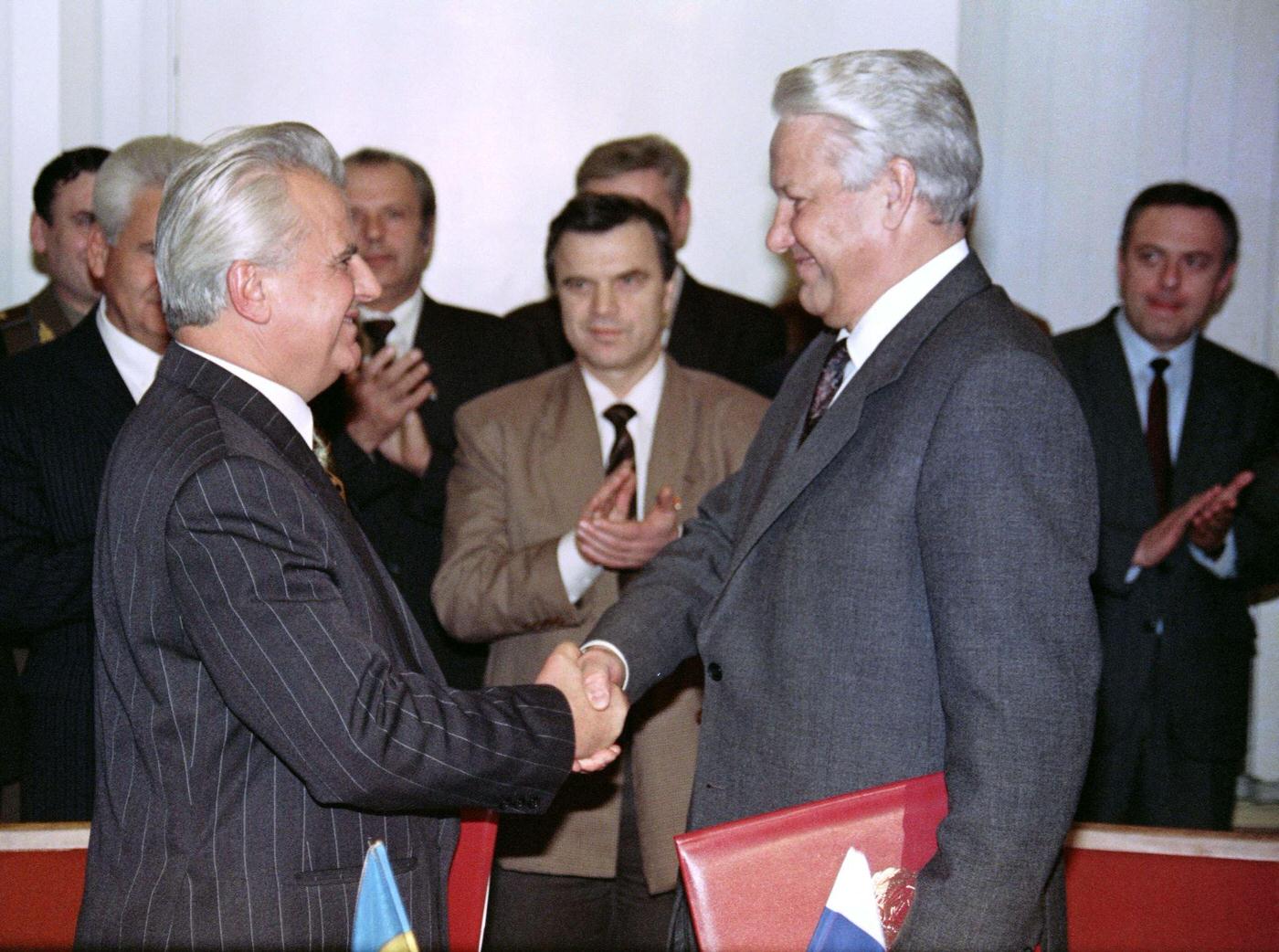 #66 Presidents Boris Yeltsin and Leonid Kravchuk shake hands after Ukraine joins economic treaty, 1991.