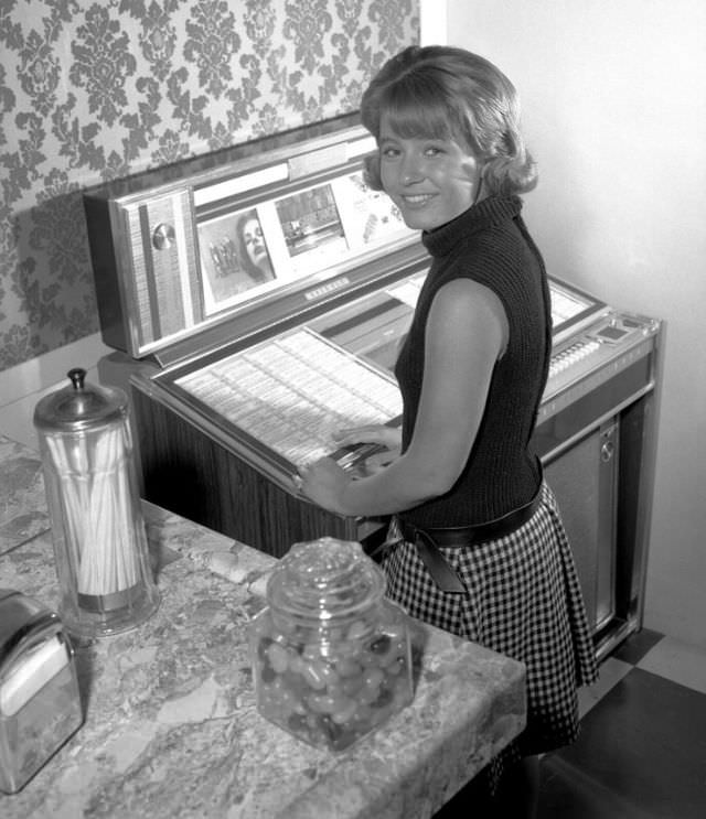 Iconic Moments Captured: Beautiful Photos of a Young Patty Duke Illuminate Her Life in the 1960s Mu