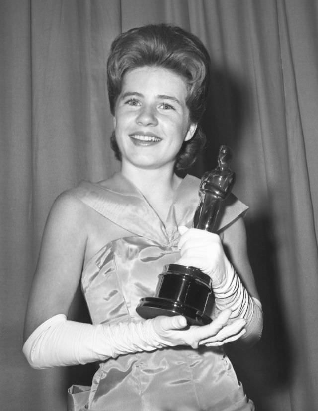 Iconic Moments Captured: Beautiful Photos of a Young Patty Duke Illuminate Her Life in the 1960s Mu
