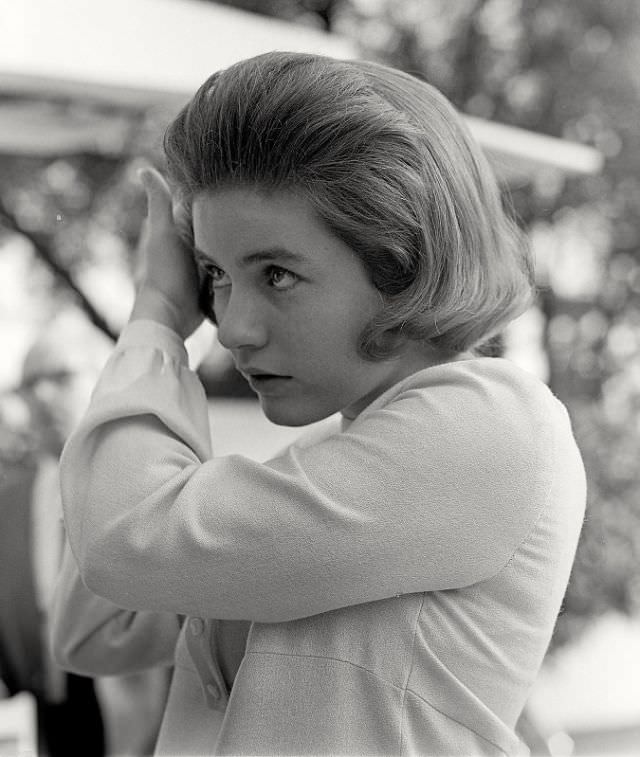 Iconic Moments Captured: Beautiful Photos of a Young Patty Duke Illuminate Her Life in the 1960s Mu