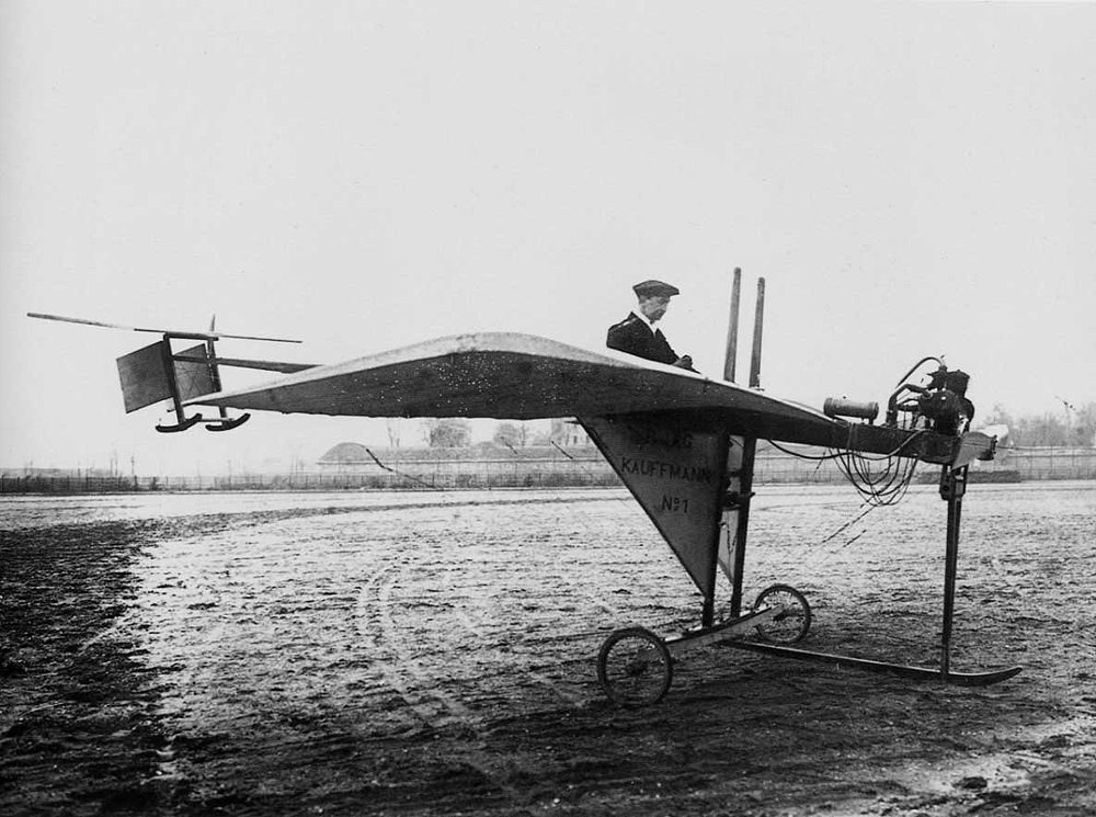 Spectacular Historical Photos Documenting the Early Days of Aviation Inventions
