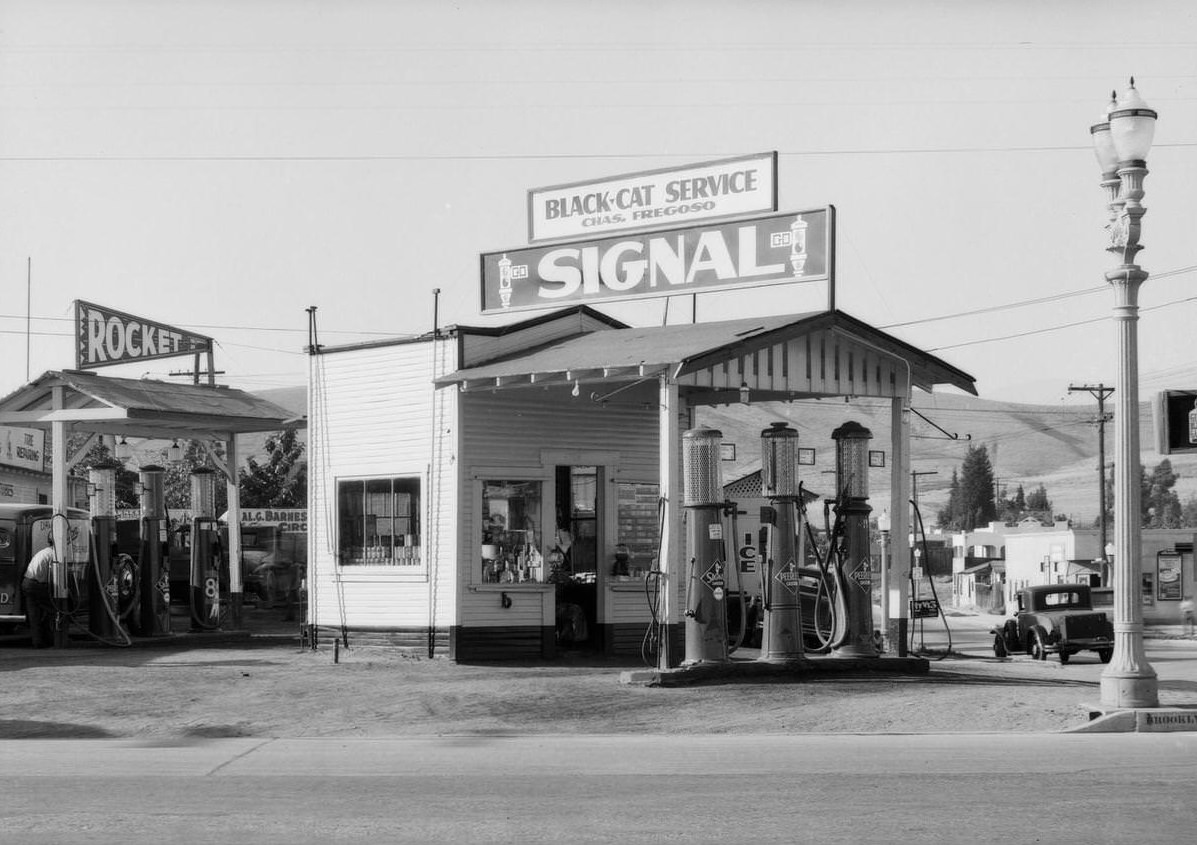 #9 Right and wrong ways of service and restrooms at service stations in Southern California, 1935.