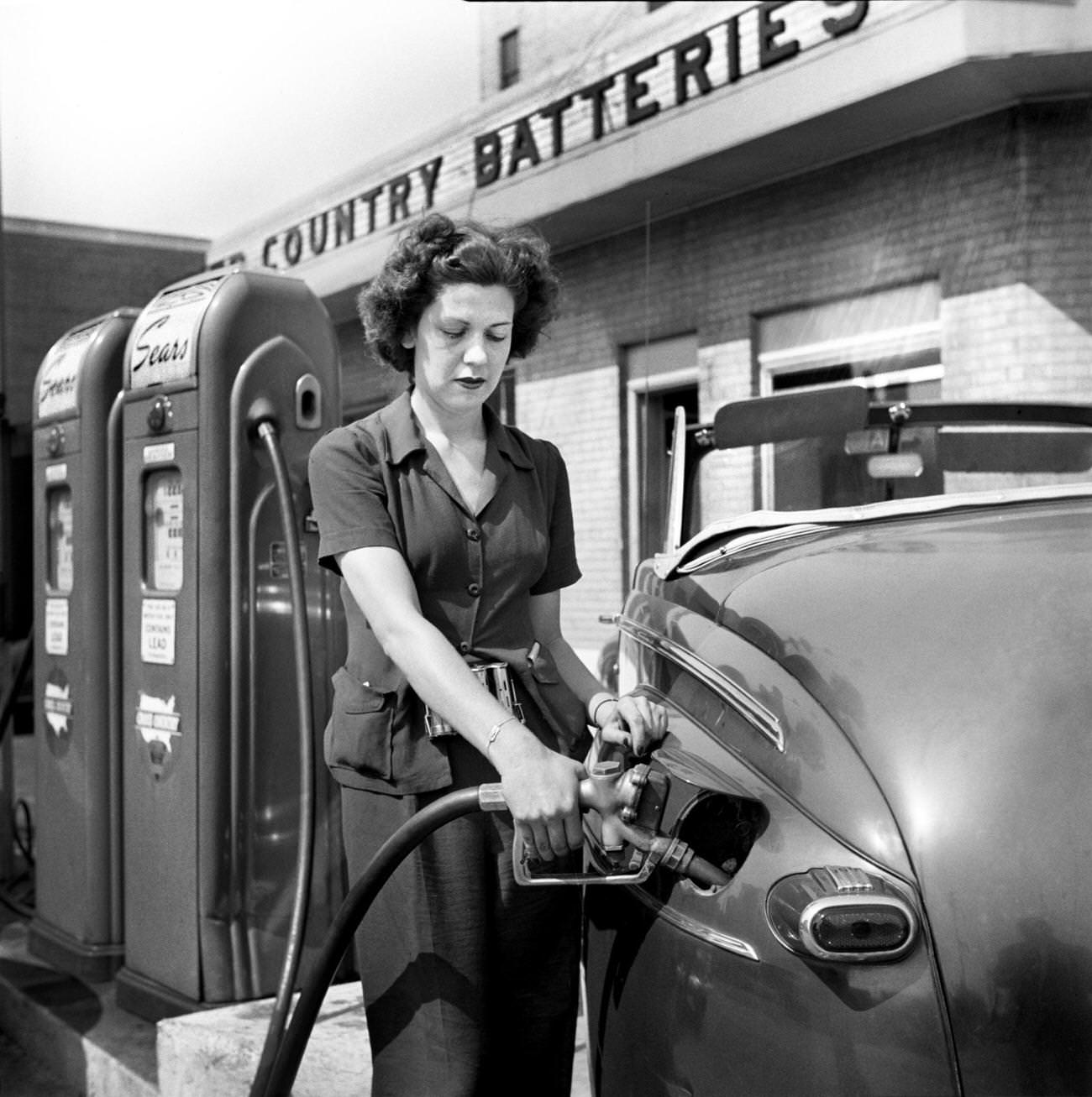 #18 Virginia Lively works at gas station in Louisville, Kentucky, 1943.
