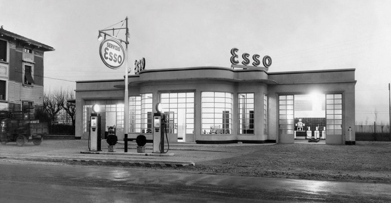 #27 Esso service area, 1949.