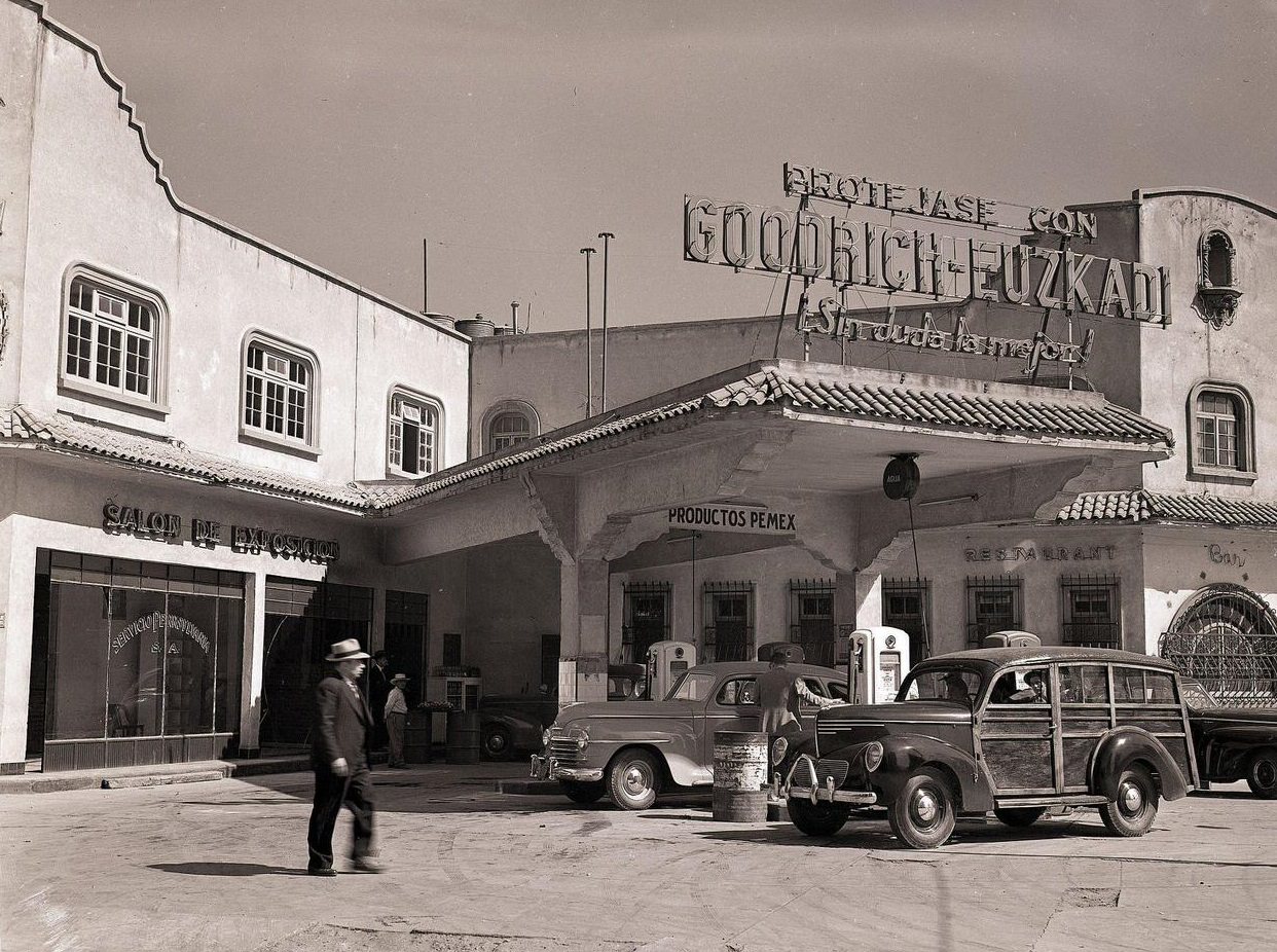 #72 Gas Station in Mexico City, 1940s