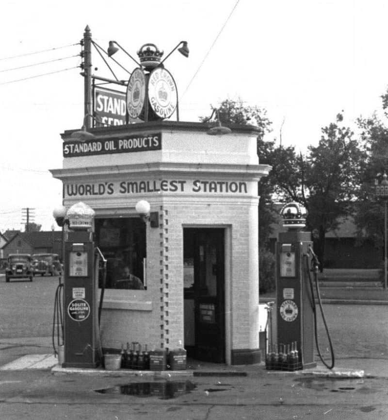 #44 World’s smallest gas station located in Detroit, 1930s.
