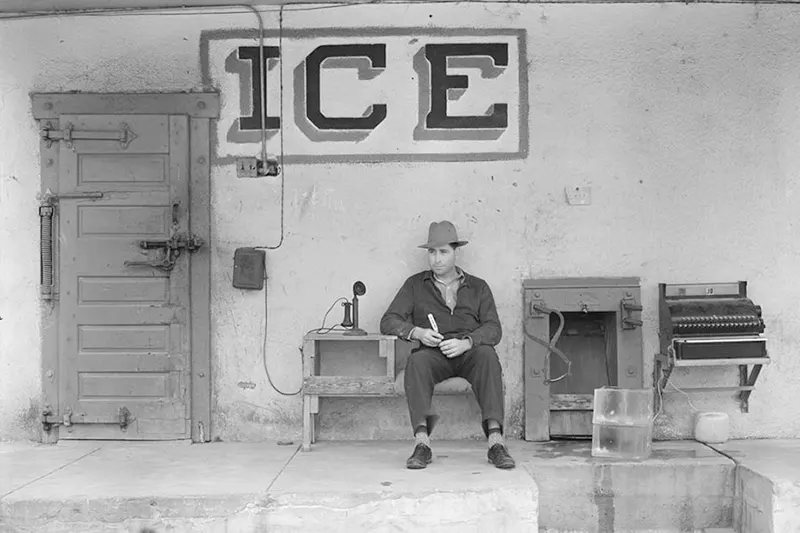 #21 Ice house in Texas, 1939, photographed by Russell Lee.