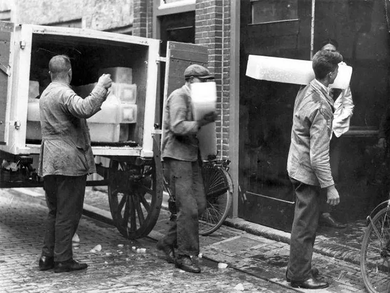 #22 Men delivering ice in the old days when there were no refrigerators. The Netherlands, 1930s.