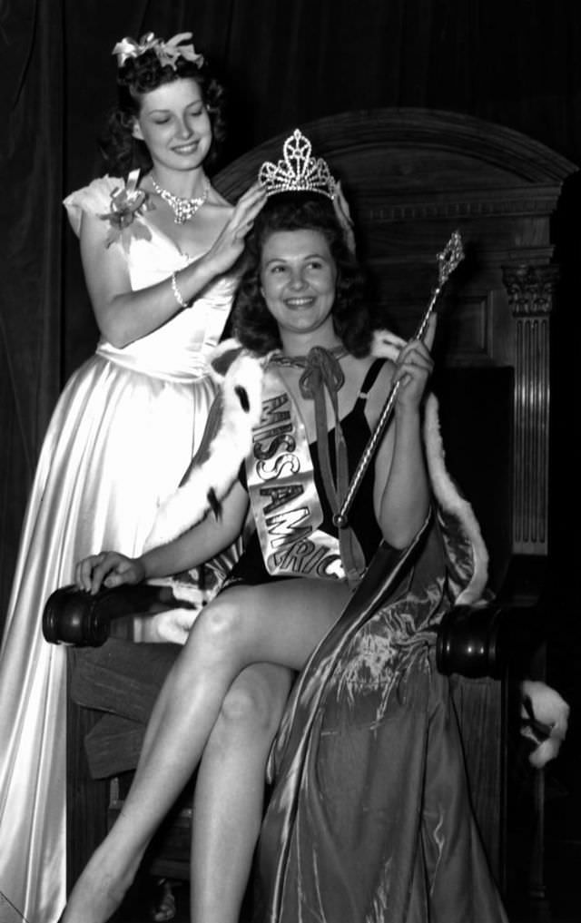 #20 Frances Marie Burke Crowned by Patricia Donnelly, Miss America 1940, 1940