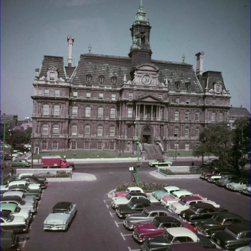 #11 Hôtel de ville de Montréal.