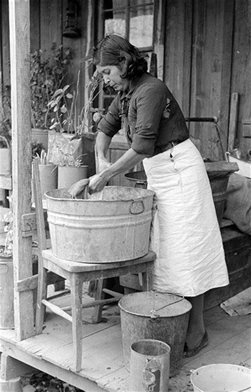 A Photographic Journey Through the Early Days of Washing Machines, 1880s-1950s Inventions