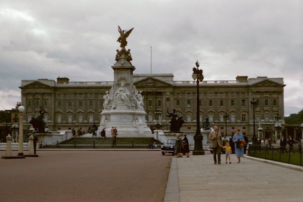 #36 Victoria Memorial, Buckingham Palace, London, August 1958.