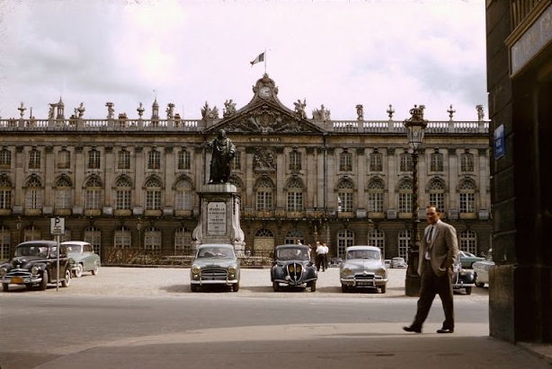 #64 Town hall, Place Stanislas, Stanisław Leszczyński statue, Nancy, July 1958.