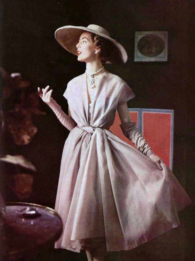 #1 Model in Madeleine de Rauch’s mousseline dress, Philippe Pottier photo, 1952.