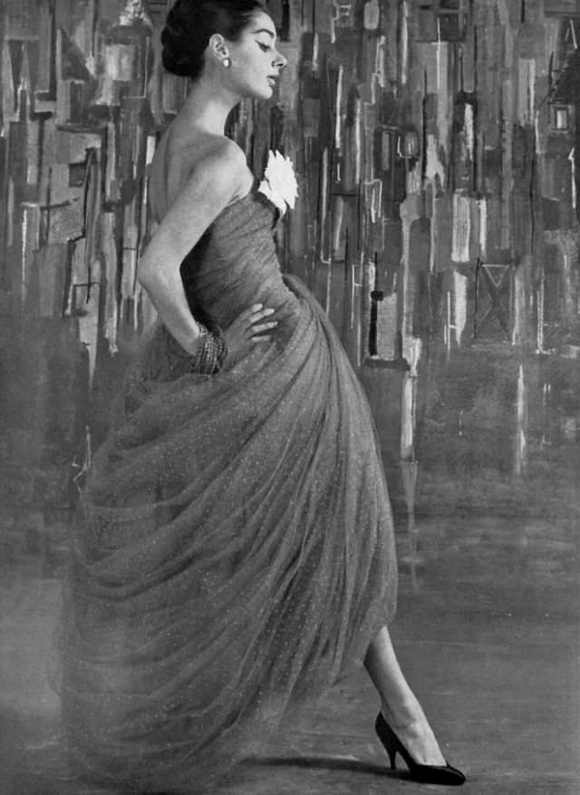 #22 Jacky Mazel in Madeleine de Rauch’s silk tulle dance dress, 1957.