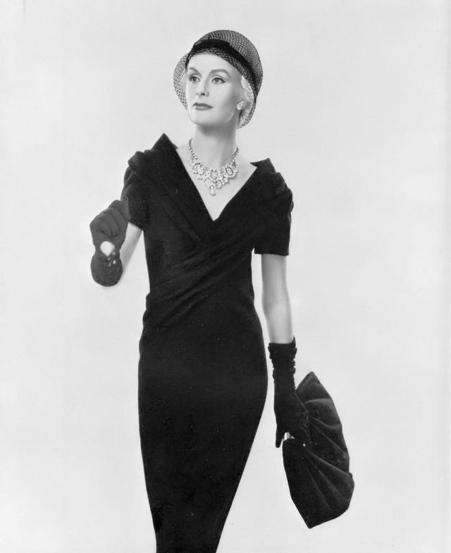 #28 Anna in Madeleine de Rauch’s black crêpe sheath, 1958.
