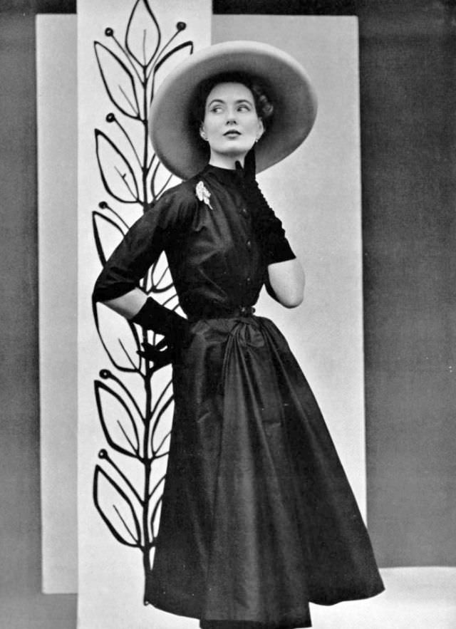 #5 Pat O’Reilly in Madeleine de Rauch’s black silk dress, L’Officiel, 1952.