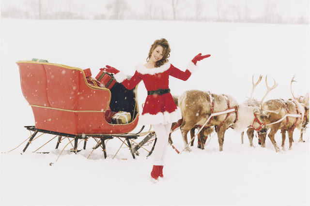Mariah Carey’s 1994 ‘Merry Christmas’ Photos: Blending Music and Visual Artistry Music