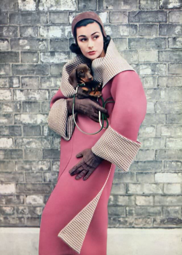 #9 Anne Gunning in Munro’s reversible coat and Leathercraft accessories, Harper’s Bazaar UK, August 1951.