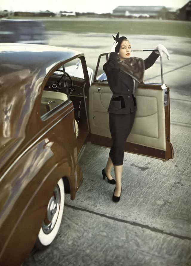 #7 Shelagh Wilson in Jacqmar barathea suit and Molho mink stole, Harper’s Bazaar UK, October 1950.