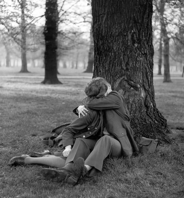 #15 English ATS and US sergeant kissing, 1945.