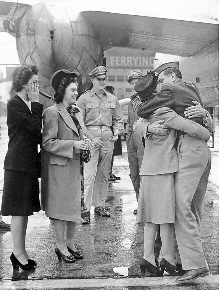 #35 Soldier welcomed home, Long Beach Airport, 1945.