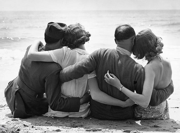 #39 Evacuated French troops on English beach.