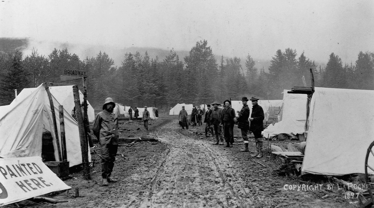 #32 Broadway Street, the main street of Skagway lined with tents, Alaska, August 12, 1897.
