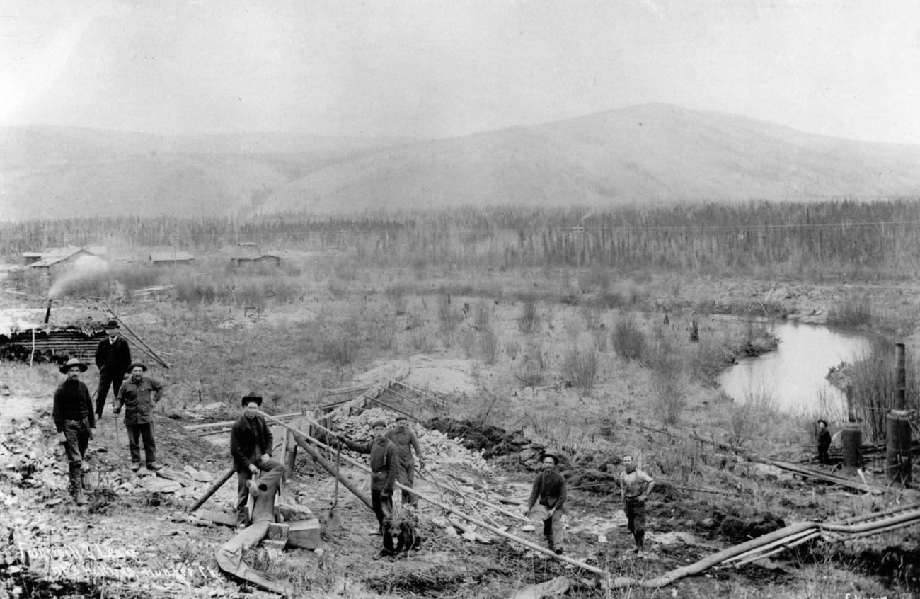 #35 A group of gold prospectors in Hunker Creek, Klondike, 1898.