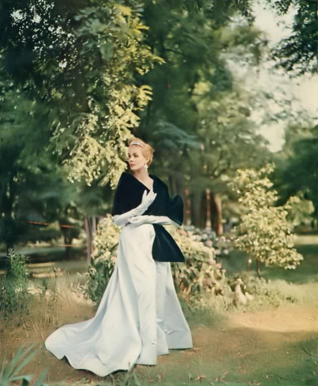 #23 Linda Harper in a Fouke-Dyed Alaska Fur Seal stole by Revillon, 1954.